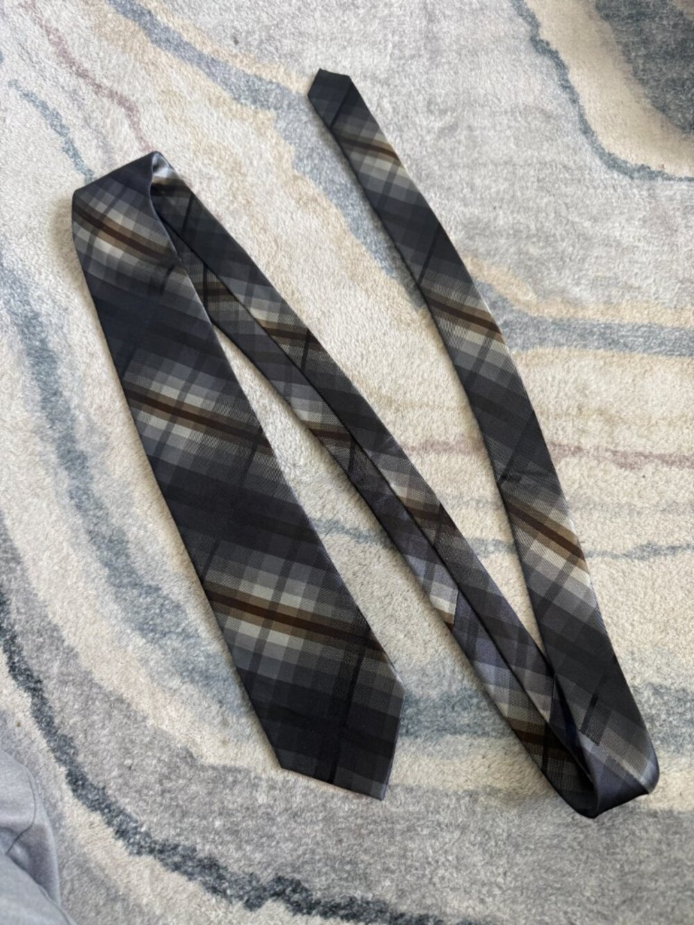 Calvin Klein Men’s 100% Silk Brown Gray Plaid Tie Extra Long
